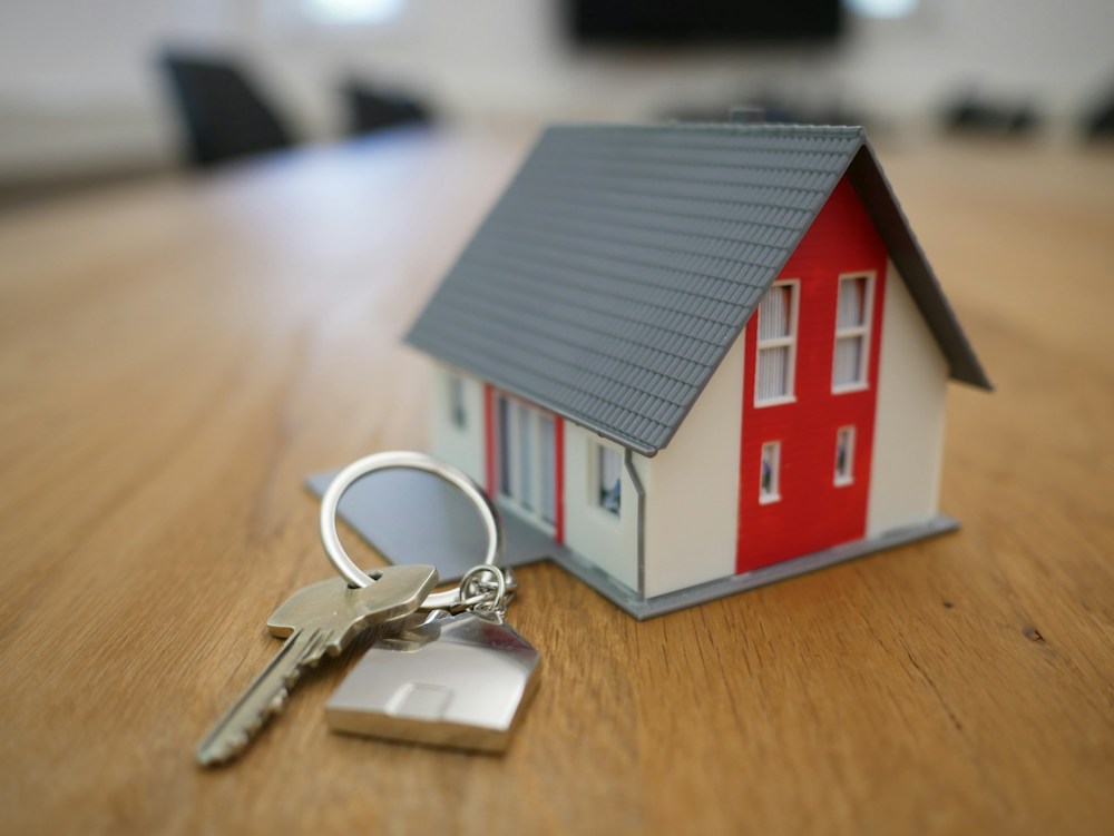 Arquitetura de Vendas Imobiliárias: Como SDRs de IA e Agentes no WhatsApp Qualificam Leads Noturnos e Multiplicam Visitas Presenciais em até 3x