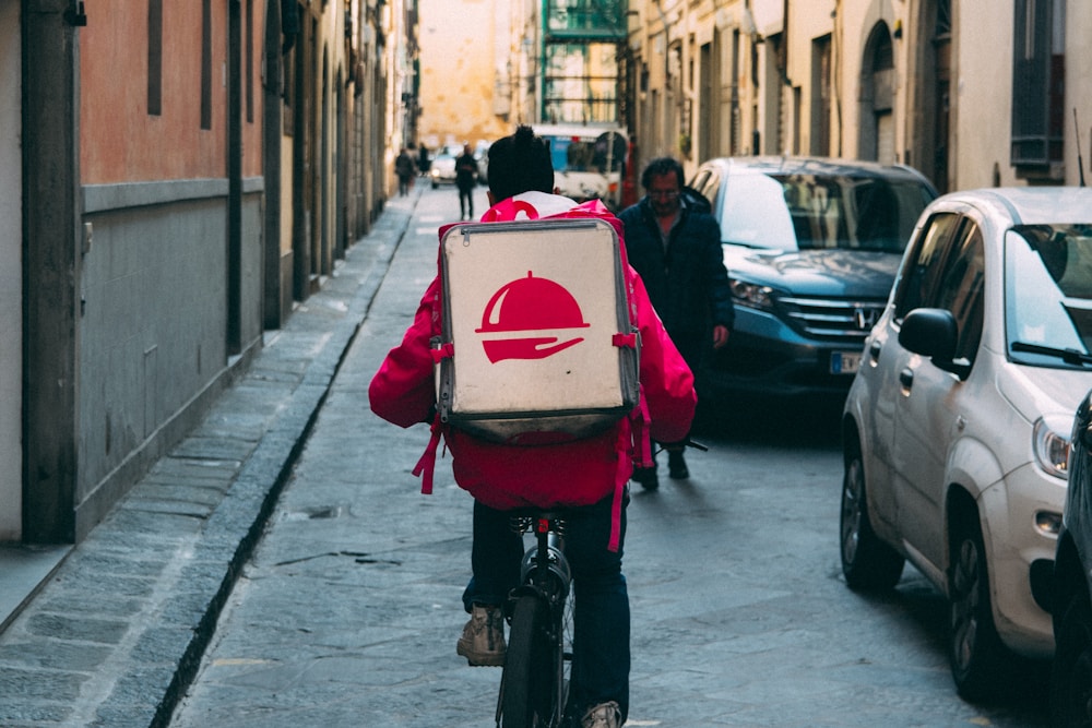 Logística e expedição de pedidos delivery com embalagens seguras e entrega rápida
