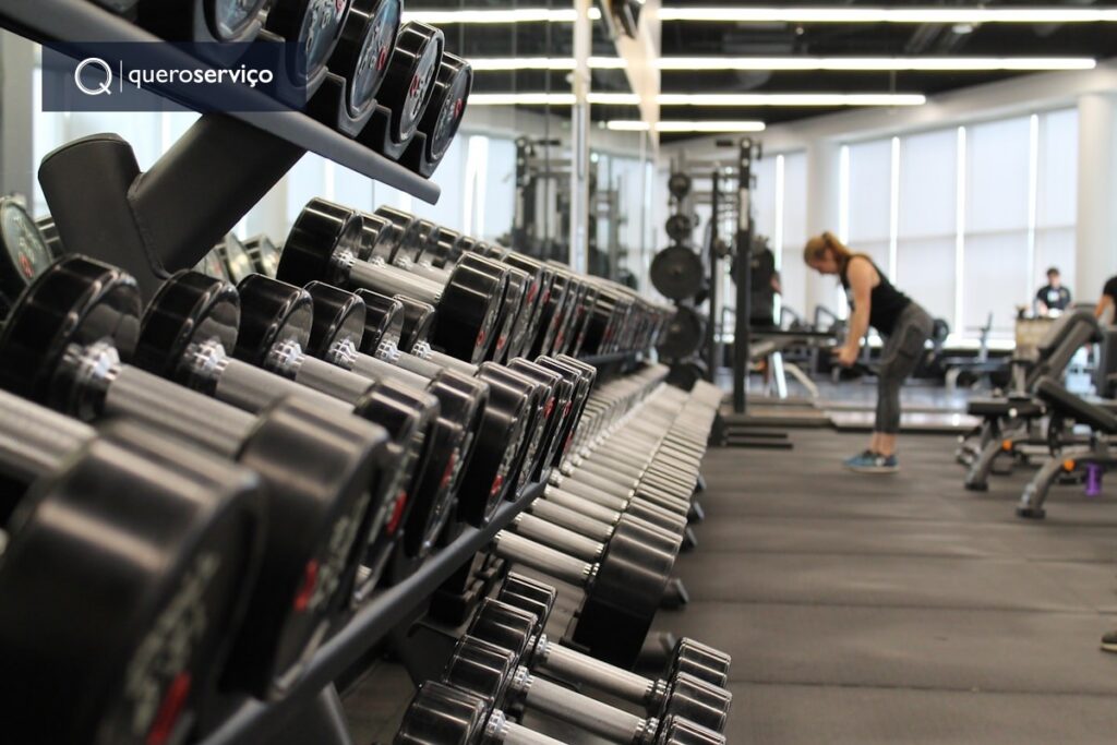 Academia de musculação e treinamento com alunos engajados e gestão inteligente de retenção