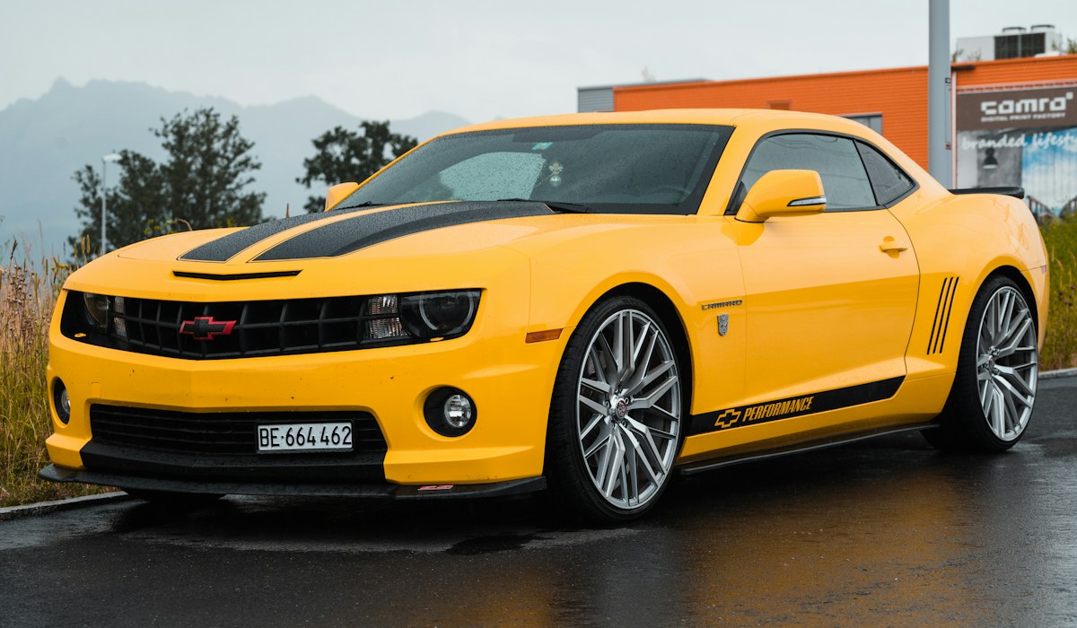 A Máquina do Pátio Lucrativo: Como Oficinas e Centros Automotivos Eliminam a Ociosidade do Meio do Mês com Gestão Preditiva de Revisões no WhatsApp