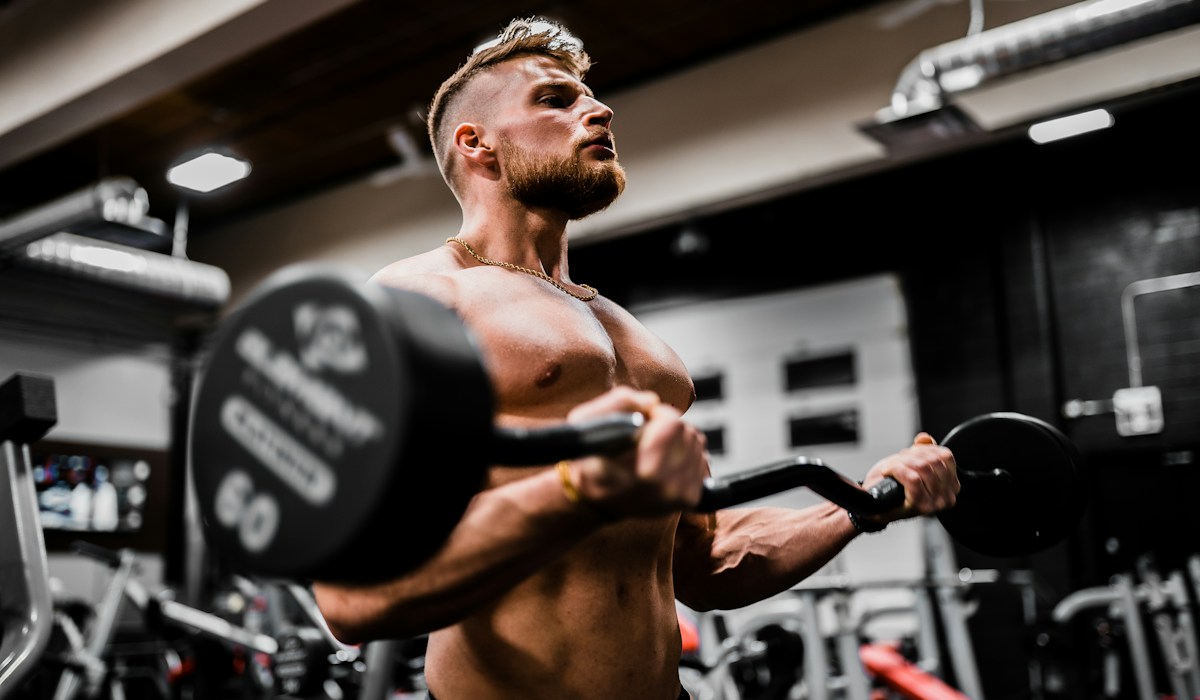 A Máquina da Recorrência Fitness: Como Academias e Estúdios Eliminam o Churn do Segundo Mês e Recuperam Alunos Inativos com IA no WhatsApp