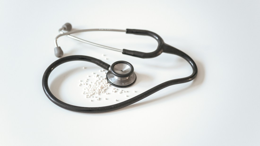 A Arquitetura do Atendimento Clínico Autônomo: Como Consultórios Médicos e Odontológicos Eliminam o No-Show no WhatsApp, Blindam a Grade e Multiplicam o Retorno de Pacientes com IA