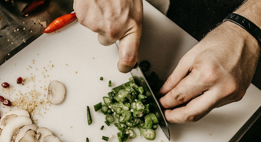 A Arquitetura do Delivery Próprio Autônomo: Como Restaurantes Eliminam Taxas Abusivas no WhatsApp, Destravam o Horário de Pico e Blindam a Margem Líquida da Cozinha