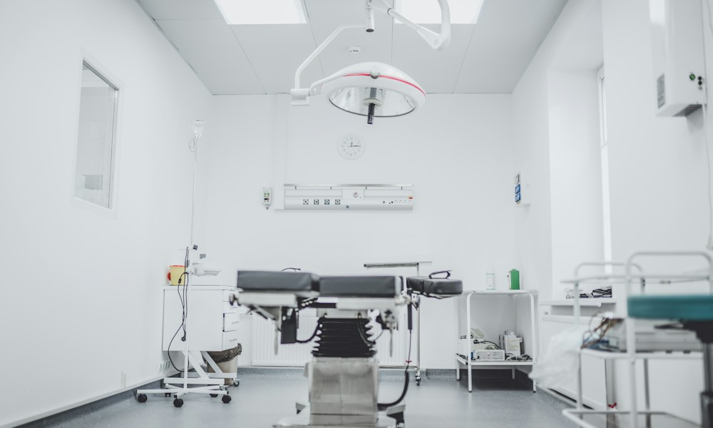 A Arquitetura do Atendimento Clínico Autônomo: Como Consultórios Médicos e Odontológicos Eliminam o No-Show no WhatsApp, Blindam a Grade e Multiplicam o Retorno de Pacientes com IA