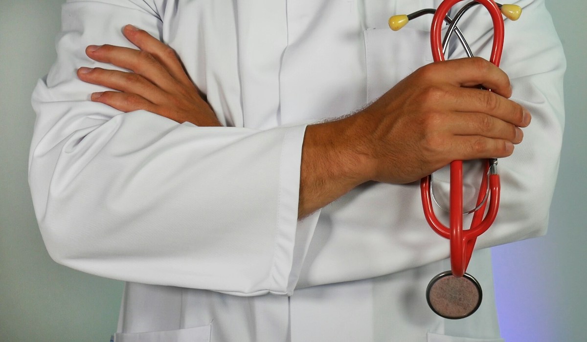 O Motor da Agenda Clínica: Como Clínicas e Consultórios Eliminam o No-Show em 82%, Desafogam a Recepção e Fidelizam Pacientes com IA no WhatsApp