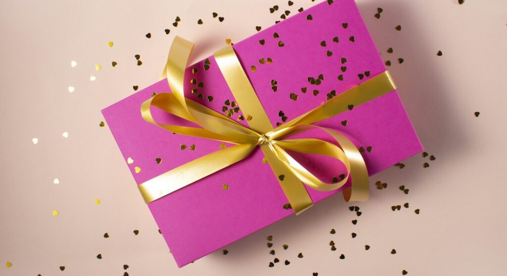 Embalagens premium e pacotes selados preparados para entrega rápida e expedição de delivery