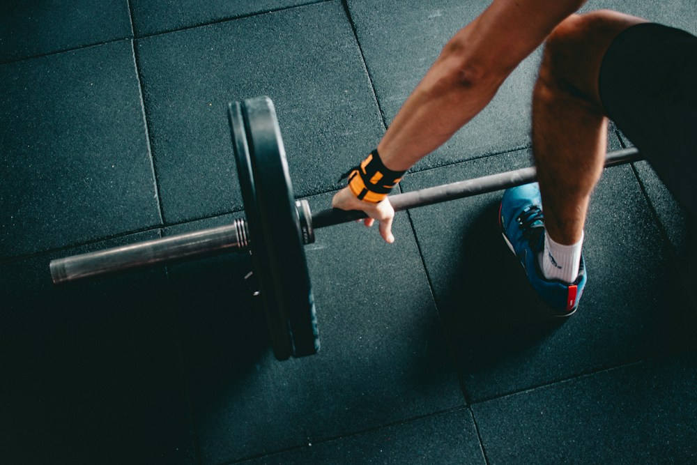 A Arquitetura da Retenção Fitness Preditiva: Como Academias e Estúdios Estancam a Evasão do Segundo Mês, Automatizam a Catraca no WhatsApp e Blindam a Receita Recorrente