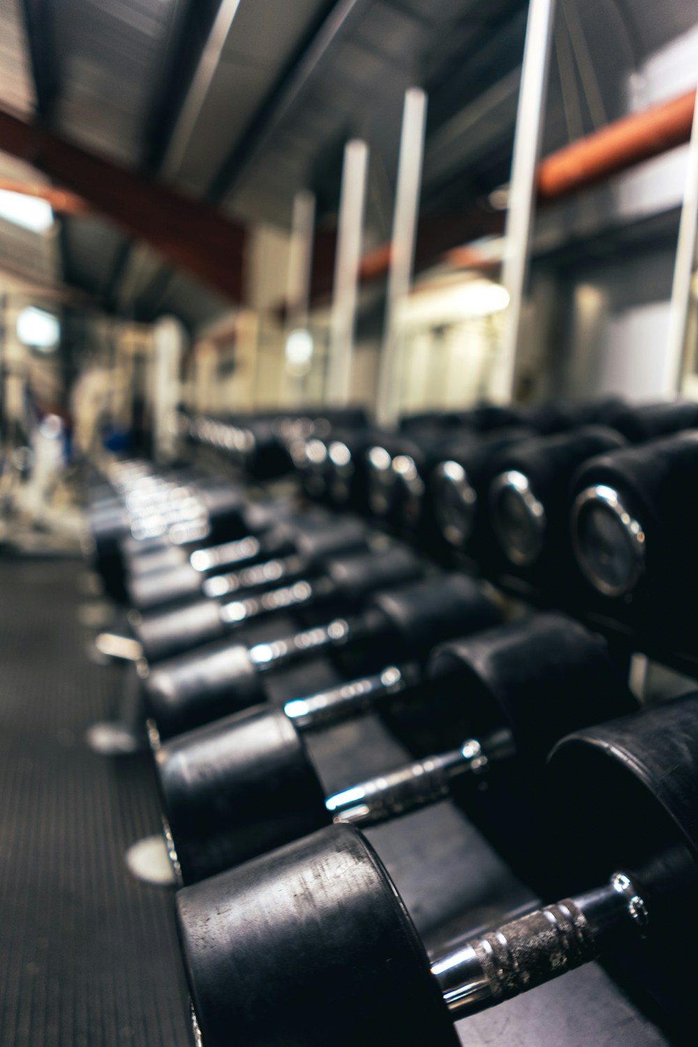 O Motor da Recorrência Fitness: Como Academias e Estúdios Estancam a Evasão do Segundo Mês e Blindam o Faturamento no WhatsApp