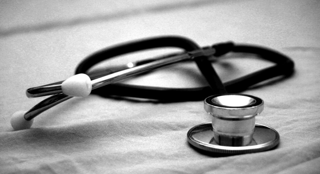 Especialista em saúde em posto de trabalho clínico com gestão ágil de agenda e atendimentos