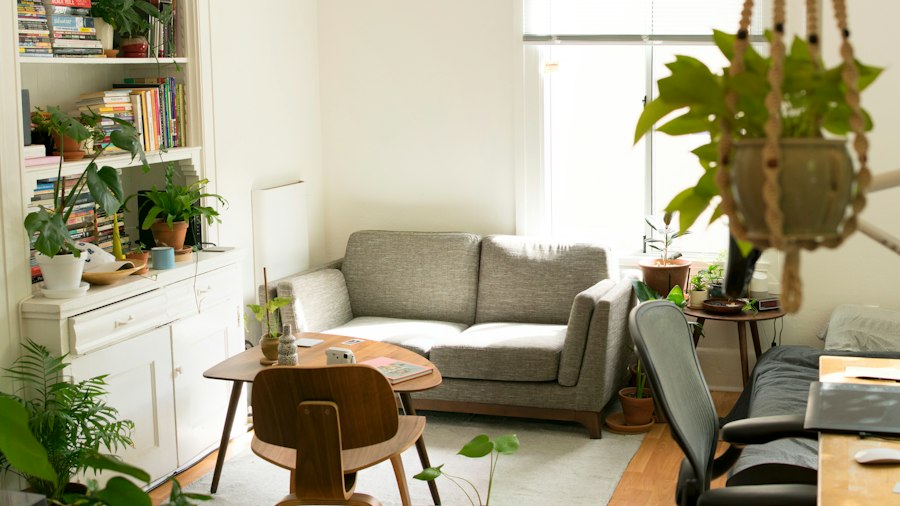 Living integrado e decoração minimalista sofisticada para atração de investidores e famílias