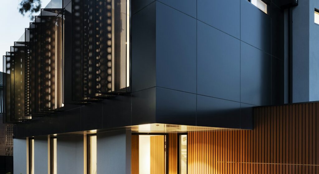 Ambiente interno sofisticado de living contemporâneo em imóvel de alto padrão