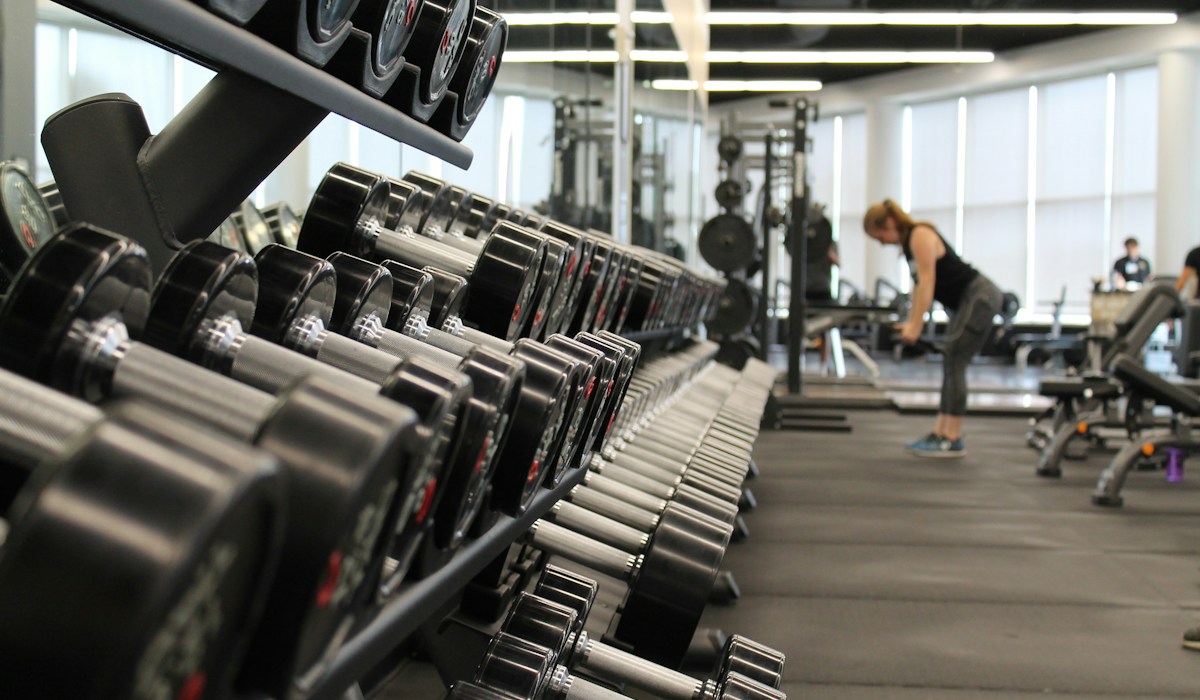A Esteira da Retenção Preditiva Fitness: Como Academias e Estúdios Estancam a Evasão do Segundo Mês, Blindam Matrículas no WhatsApp e Multiplicam o LTV com IA