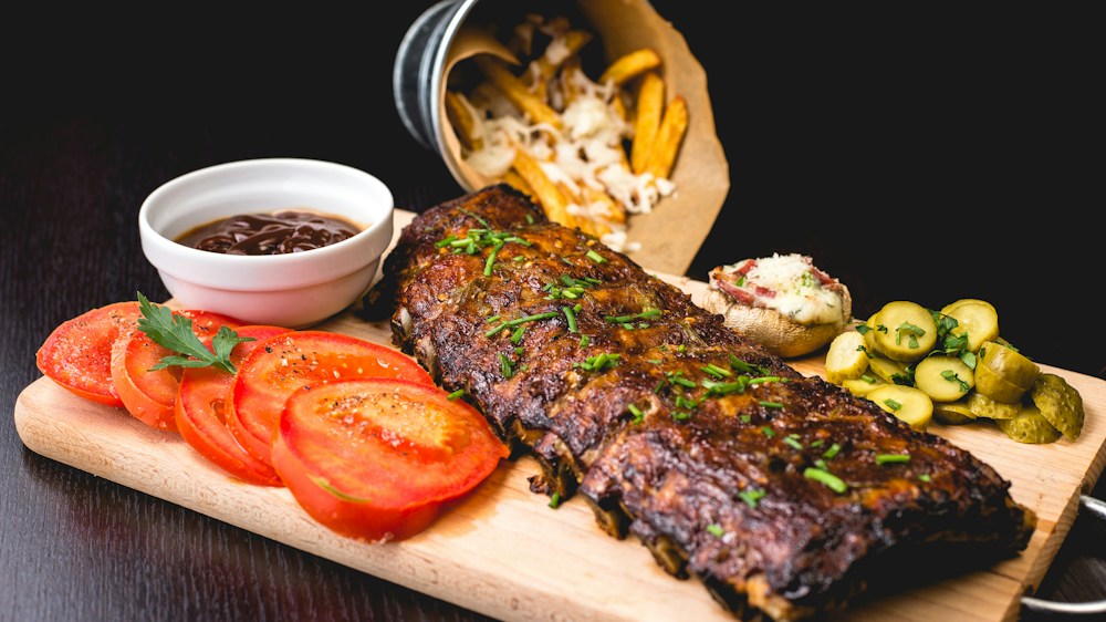 Prato de gastronomia de alto valor agregado preparado com perfeição para entrega imediata