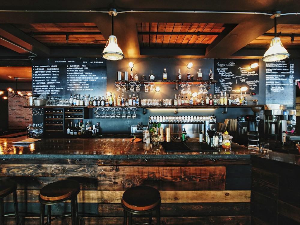 A Arquitetura da Central de Pedidos Autônoma: Como Restaurantes e Dark Kitchens Eliminam Taxas de 27% de Marketplaces, Acabam com a Fila no WhatsApp e Multiplicam o Lucro Líquido